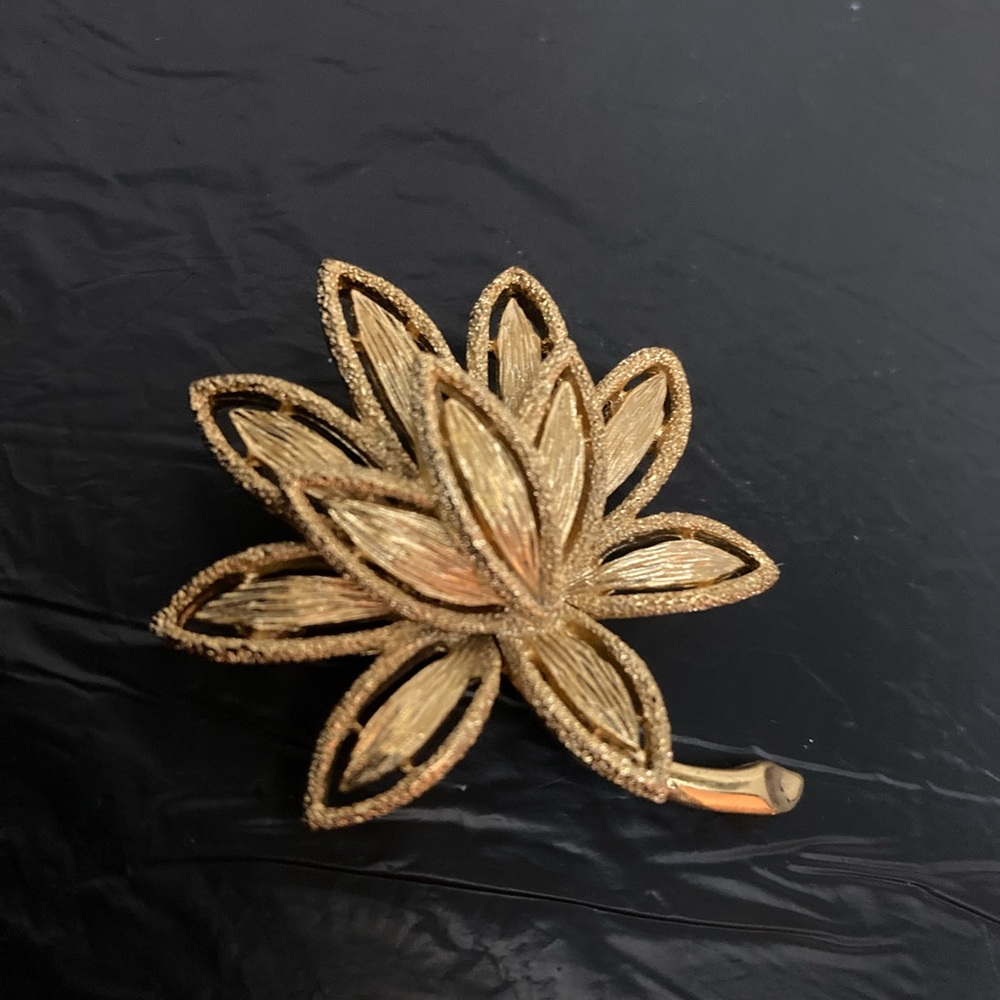 A Golden Flower Brooch